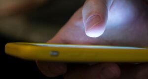 Como os smartphones ajudam no enjôo em veículos em movimento