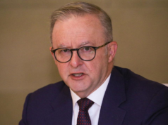 O primeiro-ministro australiano, Anthony Albanese, apoia a reabertura do Estreito de Ormuz e pede estabilidade