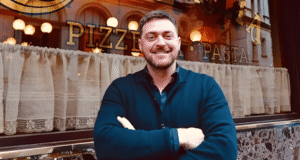 Como a IA está transformando as operações de hospitalidade, preservando ao mesmo tempo a experiência humana