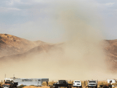 Milhares de pessoas na Califórnia foram avisadas para manter janelas e portas fechadas