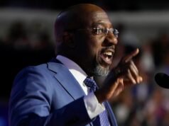 Exército. Raphael Warnock compara pastores pró-Trump a defensores da escravidão