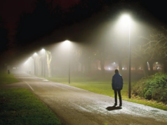 Estudo descobre que ‘pontos escuros’ na luz podem se mover mais rápido que a luz