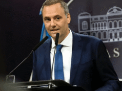 O mês em que a política deixou Ador no El Intransigent