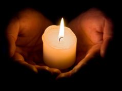 A colega de banda de Angie Stone, Gwendolyn “Blondy” Chisolm, morre repentinamente aos 66 anos