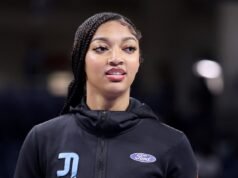 Angel Reese recebeu uma recepção calorosa durante o retorno do comércio em Chicago