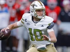 Panteras assinam QB de 11.000 jardas para apoiar Bryce Young