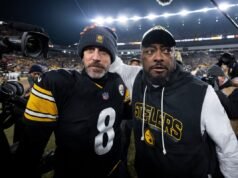 Ex-Steelers HC Mike Tomlin prevê Aaron Rodgers durante estreia na NBC