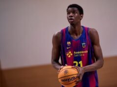 UNC garante compromisso de prospecto internacional de 7 pés