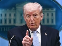 Trump postou um vídeo explícito de uma mulher sendo espancada até a morte na Flórida com um martelo