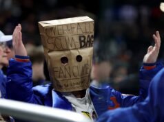 Torcedores reagem depois que time perde liderança no final da 12ª derrota consecutiva