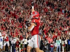 O cachorro de Georgia TE Oscar Delp passando por isso durante o Draft da NFL