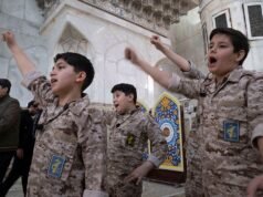 A Amnistia Internacional afirma que o recrutamento de crianças pelo Irão para a Guarda Revolucionária é um crime de guerra