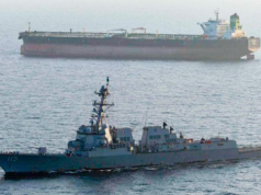 Forças da Marinha dos EUA embarcaram em navio mercante suspeito de se dirigir ao Irã no Mar da Arábia