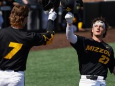 Kansas vence Mizzou no slugfest, quinta derrota consecutiva para os Tigers