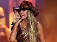 Lainey Wilson brilha durante a apresentação do Stagecoach, apesar dos atrasos causados por avisos de evacuação de emergência
