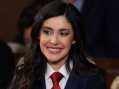 Congressista do MAGA Bikini manda mensagem para o irmão mais velho, Dale Earnhardt completa 75 anos e fã da MLB fica mole!