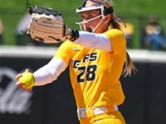 Mizzou Softball luta contra o número 25 da Carolina do Sul, esperanças nos playoffs são escassas
