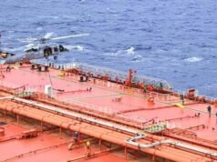 Um navio-tanque autorizado que transporta forças dos EUA em transferências de petróleo iranianas