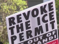 A mulher foi presa durante um protesto em frente à casa do prefeito de Portland, Keith Wilson