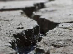 Terremoto nas águas do norte da Indonésia desencadeou um pequeno tsunami