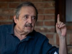 Ricardo Alfonsín Político de Buenos Aires acusado de Miley por dívida com El Intransigent