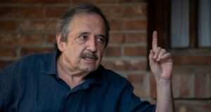 Ricardo Alfonsín Político de Buenos Aires acusado de Miley por dívida com El Intransigent