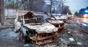 A Rússia lançou um ataque aéreo massivo contra a Ucrânia; pelo menos 16 pessoas morreram