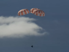 A tripulação Artemis II salta na costa de San Diego