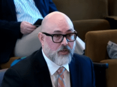 O novo diretor de serviços para moradores de rua foi aprovado, apesar das preocupações dos líderes do condado de Multnomah