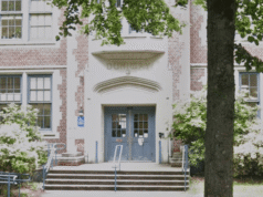 Ameaças falsas e folhetos antiaborto trazem uma semana de perturbações às escolas de Portland