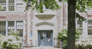 Ameaças falsas e folhetos antiaborto trazem uma semana de perturbações às escolas de Portland