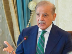 O primeiro-ministro Shehbaz Sharif afirma que o conflito EUA-Irão está a atingir a economia do Paquistão; Islamabad apoia negociações de paz