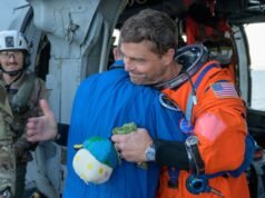 O comandante da Artemis 2, Reid Wiseman, quebrou o protocolo da NASA para salvar o mascote lunar da missão: ‘É difícil não amar esse carinha. ‘Eu não poderia deixar Rise fora da minha vista’