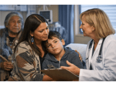 Família aborígine luta para conseguir cuidados adequados para criança doente