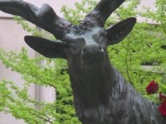 Estátua do retorno do alce ‘Símbolo do retorno do centro de Portland’
