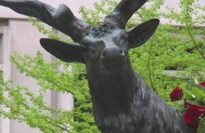 Estátua do retorno do alce ‘Símbolo do retorno do centro de Portland’