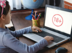 O primeiro-ministro Mitsotakis anuncia restrições estritas ao acesso das crianças às redes sociais