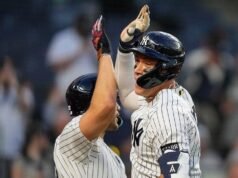 Aaron Judge e Mike Trout acertaram 2 homers cada, raro na história da MLB