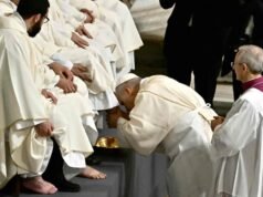 Quinta-feira Santa: Papa Leão XIV lava os pés de 12 sacerdotes em Roma