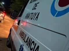 No meio de uma tempestade, uma operação cinematográfica de emergência ajuda uma jovem em trabalho de parto