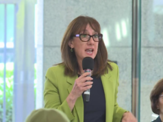 A representante Andrea Salinas fala sobre o impacto dos preços mais altos do gás sobre os habitantes do Oregon