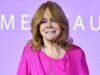 Ann-Margret revela que quebrou o cotovelo durante uma queda em casa