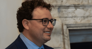 A Anthropic traz Claude para o Microsoft Word, com a revisão do contrato legal liderando o caso de uso.