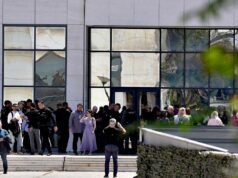 Atirador de 89 anos fere 4 pessoas em dois prédios governamentais em Atenas antes de ser preso