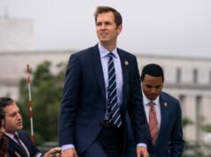 Democrata da Câmara: o controle do Estreito de Ormuz pelo Irã é ‘mais estrategicamente importante’ do que as armas nucleares