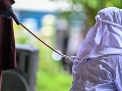 Casal que fazia sexo fora do casamento foi açoitado 100 vezes na Indonésia