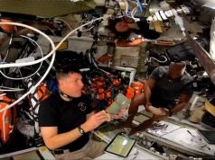 Um astronauta da Artemis 2 tomou um “banho” diante das câmeras a caminho da lua. A resposta do Controle da Missão foi inestimável (Vídeo)