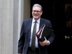 Incidente de Mandelson: Keir Starmer chamado a renunciar após novas revelações sobre Peter Mandelson