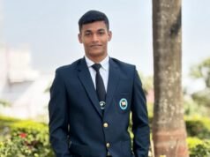 Com o coração partido quando o atleta estrela de Ayodhya e recruta da marinha mercante morre em um acidente estranho no campus de Pune