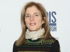Caroline Kennedy faz uma rara aparição pública, retrato de ‘Love Story’ meses após a morte de sua filha Tatiana
